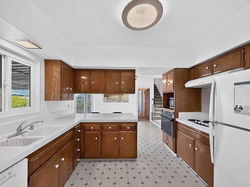 4 bed, 2.5 bath, 1655 sqft, $4,300 — Photo 3