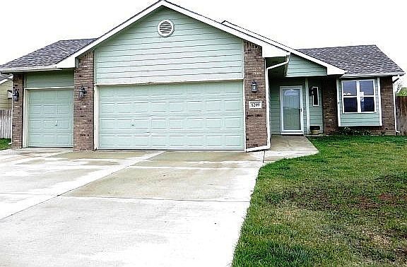 2nd image of 1209 E Red River Dr