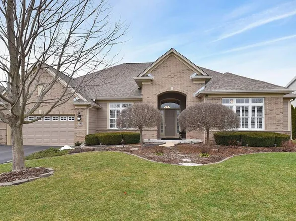 882 Stratford Dr, North Aurora, IL 60542