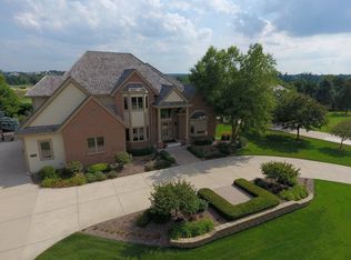 1503 E Bristlecone Dr, Hartland, WI