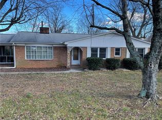 3700 Greenhill Dr, High Point, NC 27265