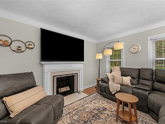 5th image of 3220 W 231st St