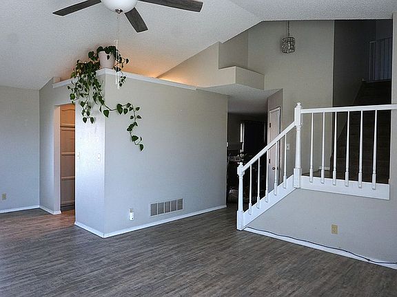 2nd image of 375 Putnam Dr