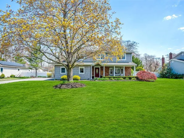 169 Edgewood Avenue, Oakdale, NY 11769