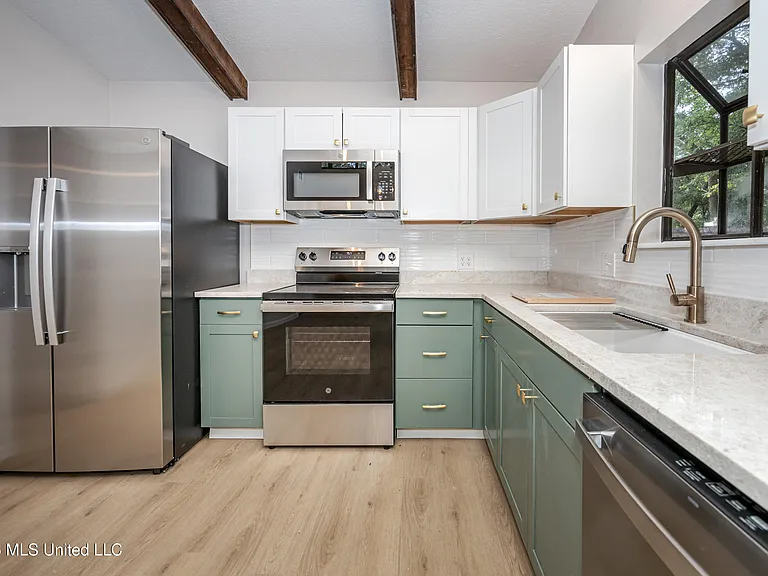 106 Booth Cir — Photo 17