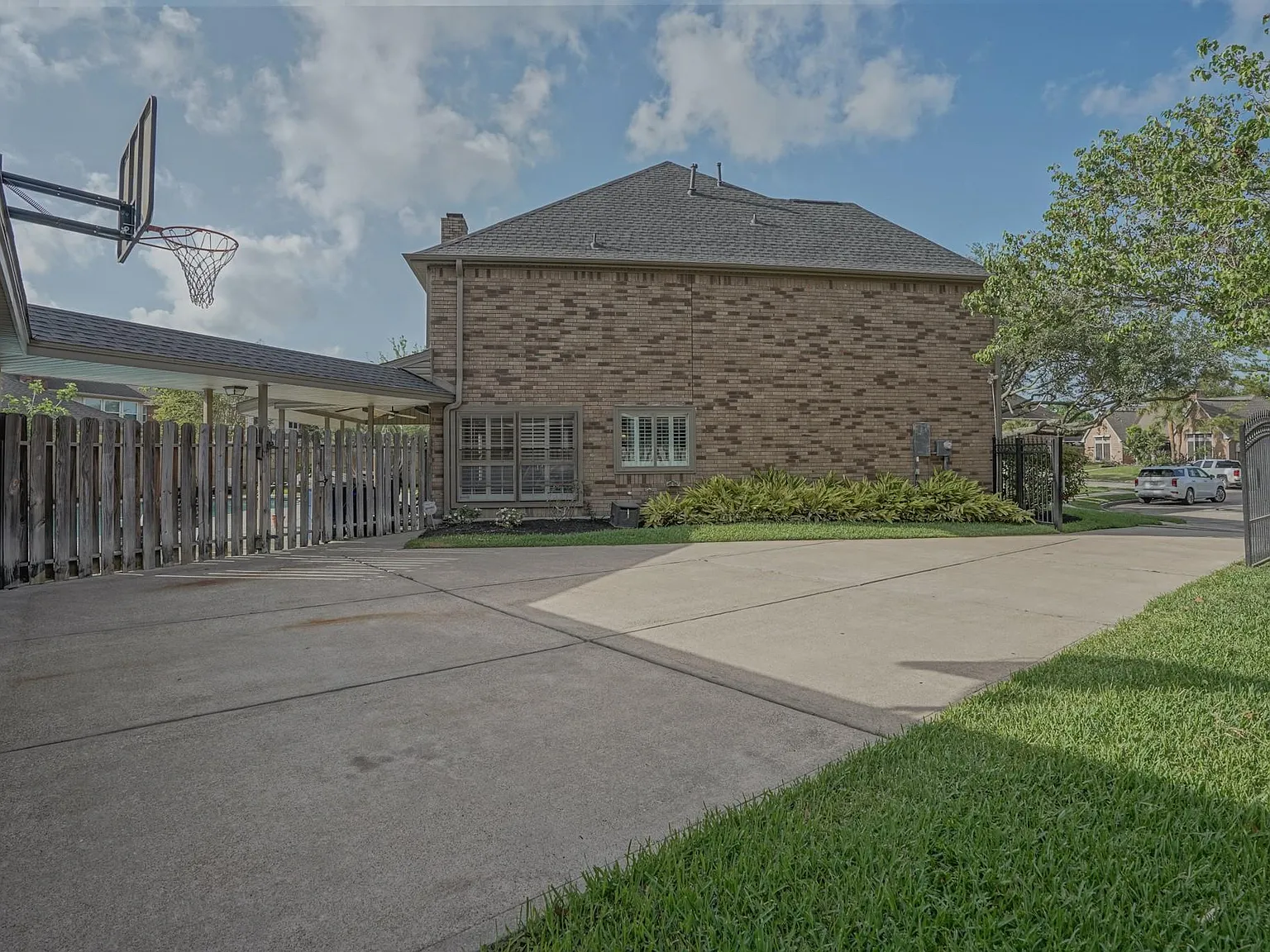 5 bed, 3.5 bath, 3707 sqft, $4,750 — Photo 3