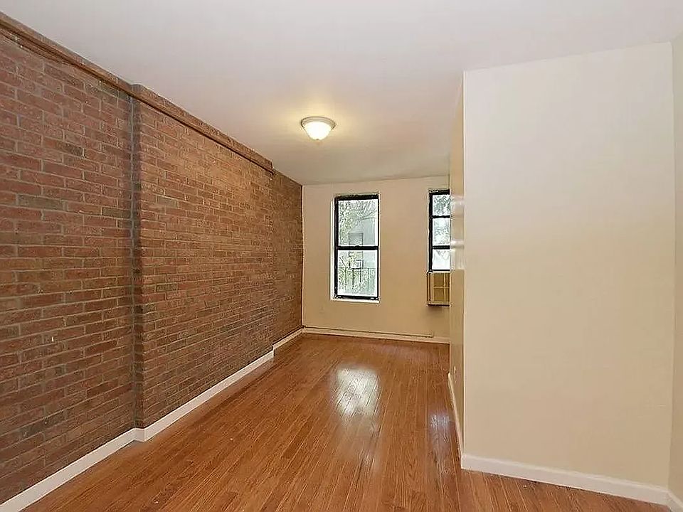 2nd image of 111 Christopher St APT 9