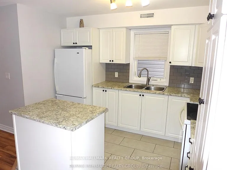 216 Carillon St #3 — Photo 7