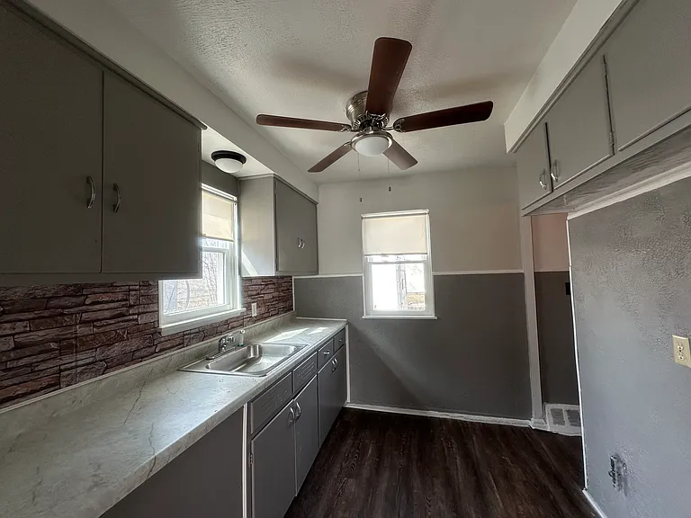 26471 Farringdon Ave — Photo 2