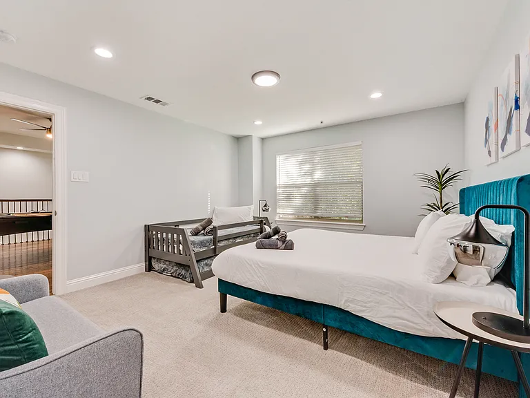 987 Little Den Dr — Photo 49