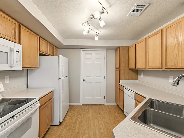 5726 N Genoa Way #301 — Photo 8