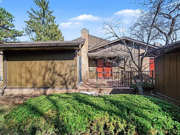 3rd image of 863 Greenhills Dr