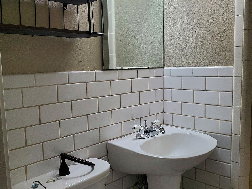 2nd image of 307 N Foster St