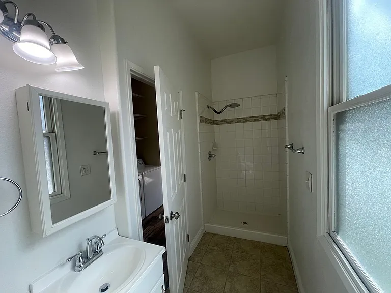 1401 E Street — Photo 8