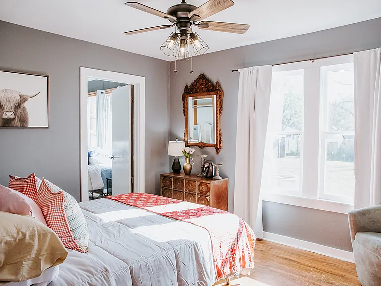 604 W Pecan St — Photo 54