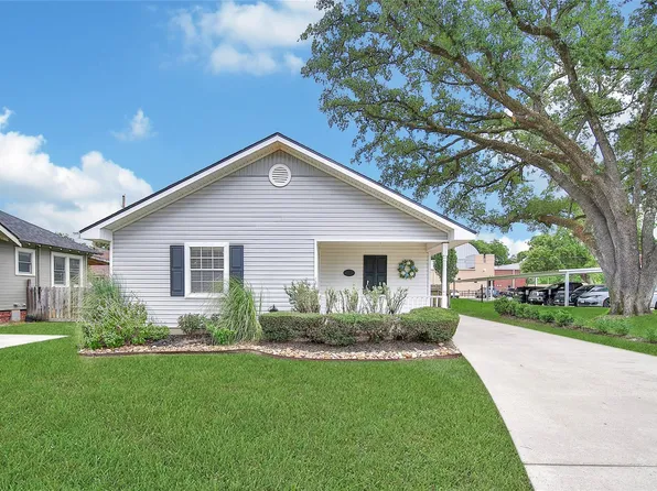 307 Lawrence St, Tomball, TX 77375