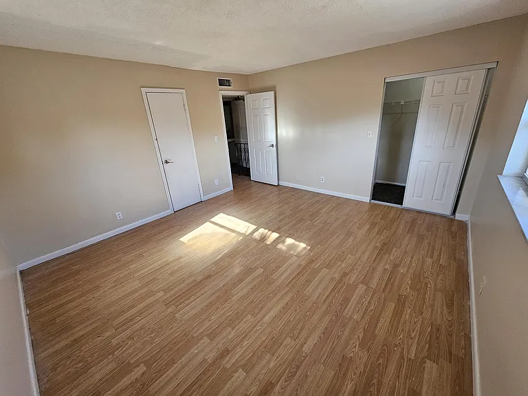 2556 NW 52nd Ave #D19 — Photo 7