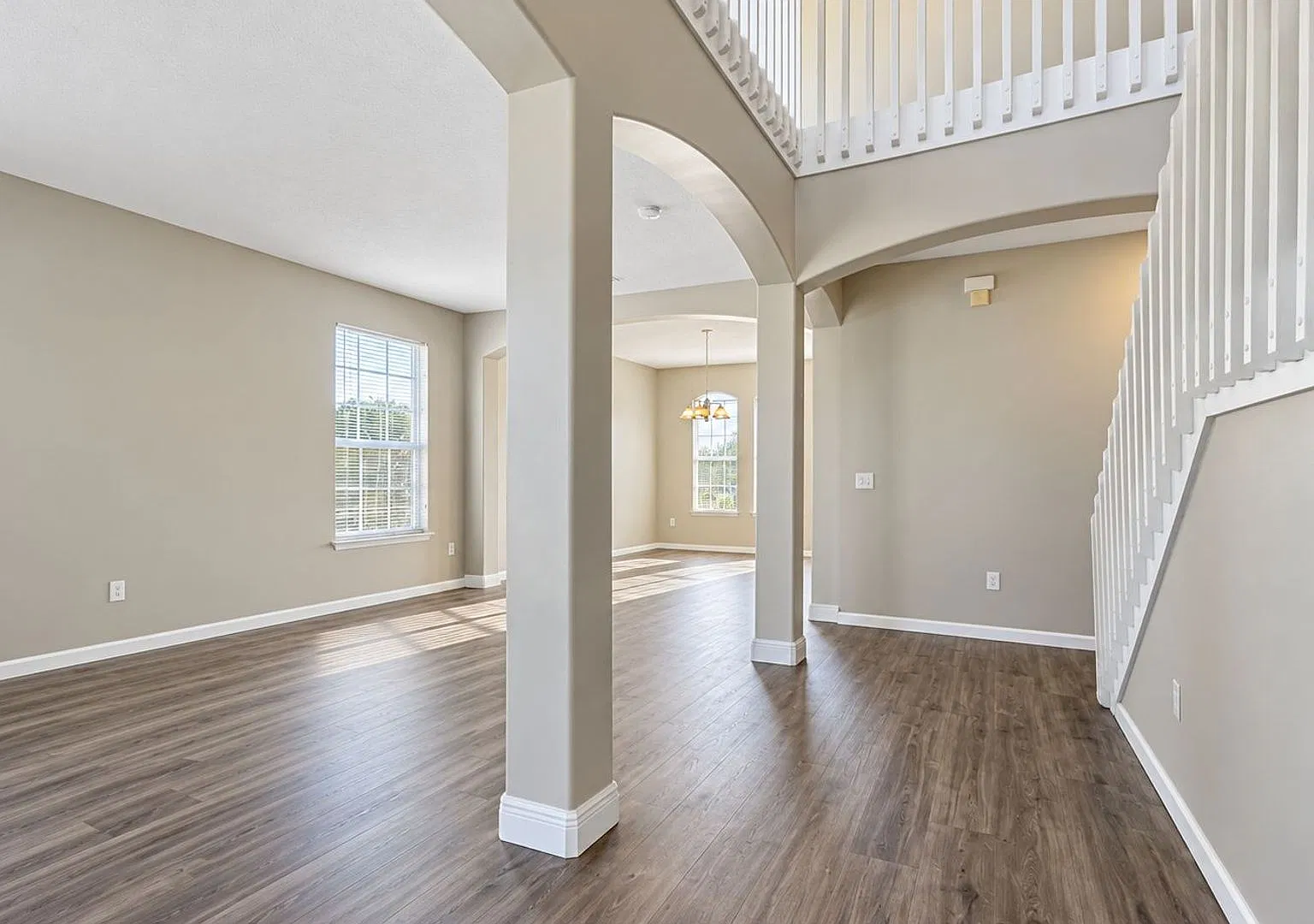 Spacious 4 Bedroom Pool Home with Loft and 2-Car Garage Orlando — Photo 2