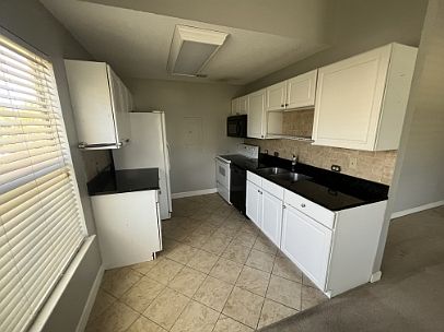 4th image of 14 Old South Ct APT F