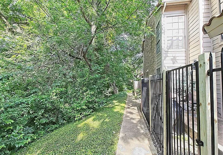 889 Dublin Dr #D — Photo 37
