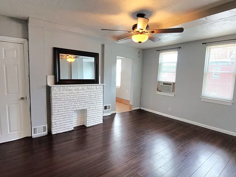 2717 Jane St — Photo 2