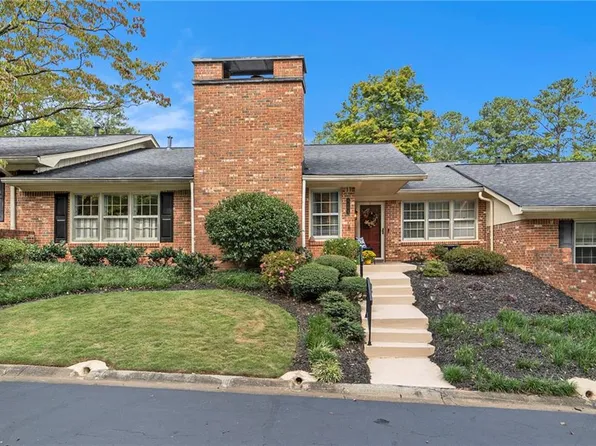 6409 W Deer Hollow Way, Peachtree Corners, GA 30092