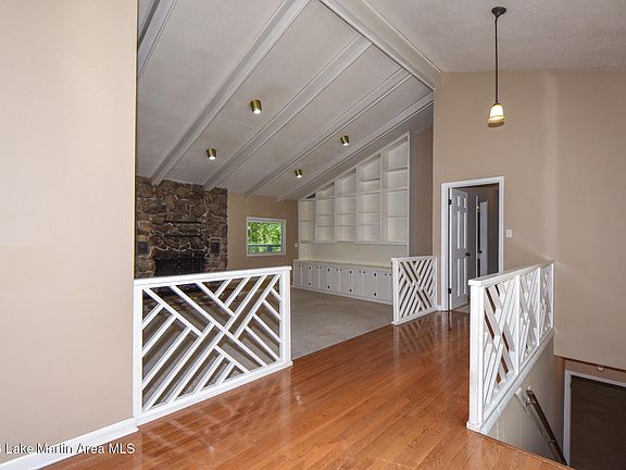 3rd image of 951 Crestwood Cir