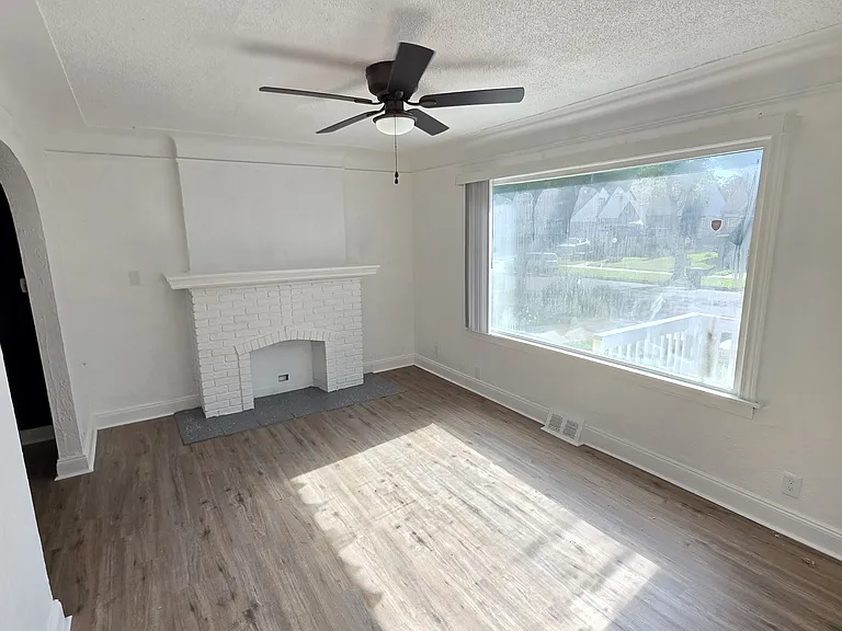 10006 Mark Twain St — Photo 27