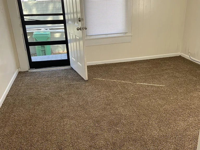 205 E Adair St — Photo 2