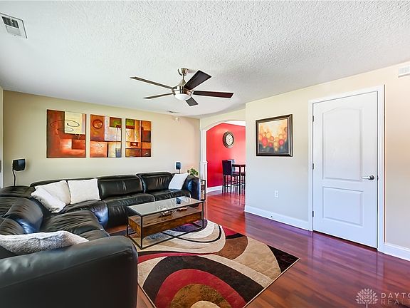 5th image of 4462 Longfellow Ave