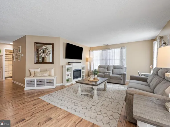 427 Pepper Mill Ct, Sewell, NJ 08080