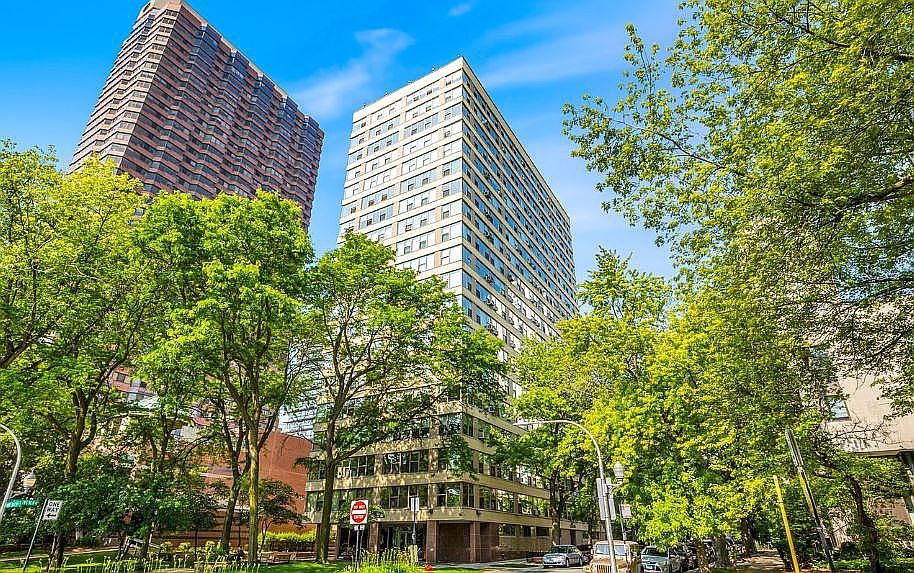 1st image of 2970 N Lake Shore Dr APT 14C