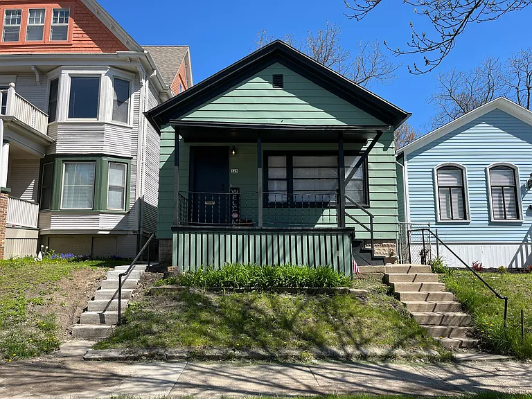 128 E Lloyd St — Photo 15