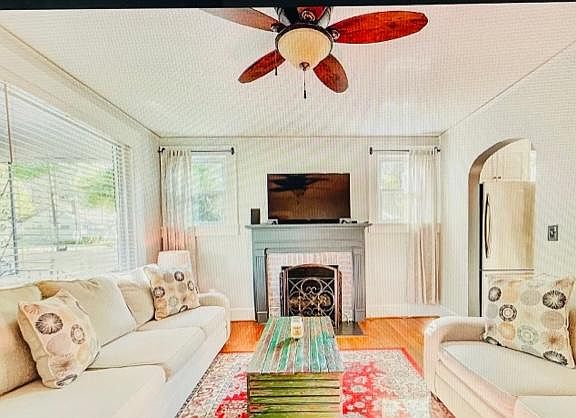 2nd image of 204 Paris Mountain Ave