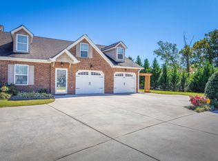 6807 Village Lake Cir, Chattanooga, TN 37412