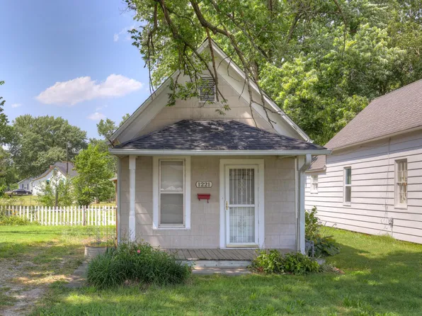 1221 W 10th St, Joplin, MO 64801