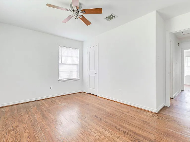 230 Bizerte St — Photo 17