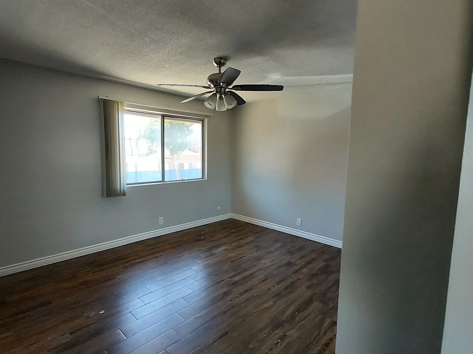 2 bed, 650 sqft, $2,300 — Photo 4