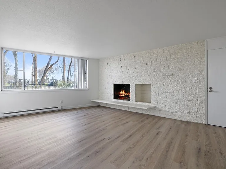 Dolphin Apartments: Leasing Specials! Great location in Kennewick — Photo 42