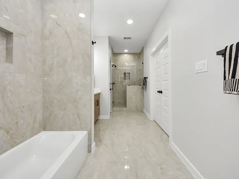 9824 Nedwald St — Photo 42