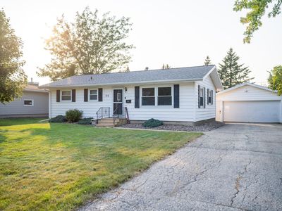 713 4th Ave NE, Stewartville, MN, 55976