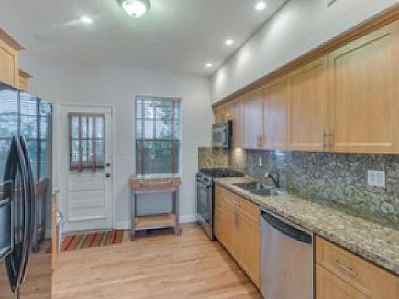 2nd image of 1435 West Ave