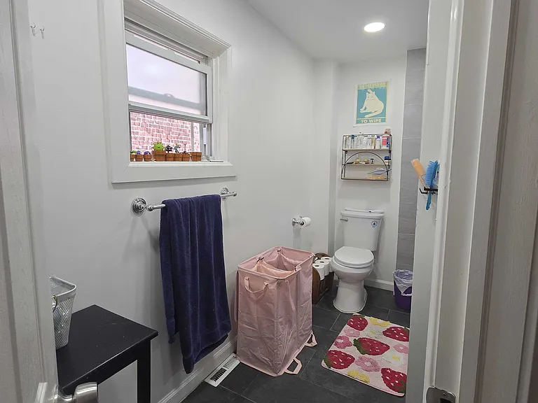 402 E Walnut Ln #2 — Photo 7
