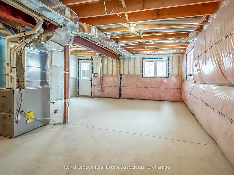 3981 Crown St — Photo 32