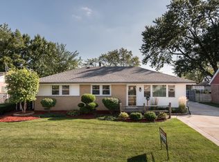 6901 Olympic Dr, Bridgeview, IL 60455