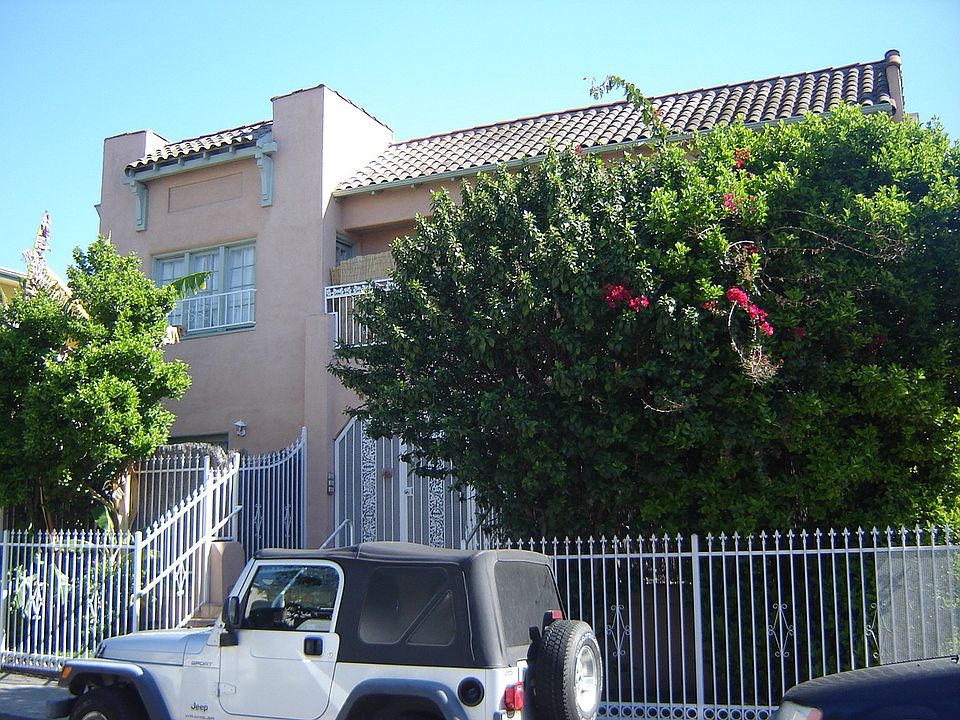 1st image of 608 N St Andrews Pl APT 3