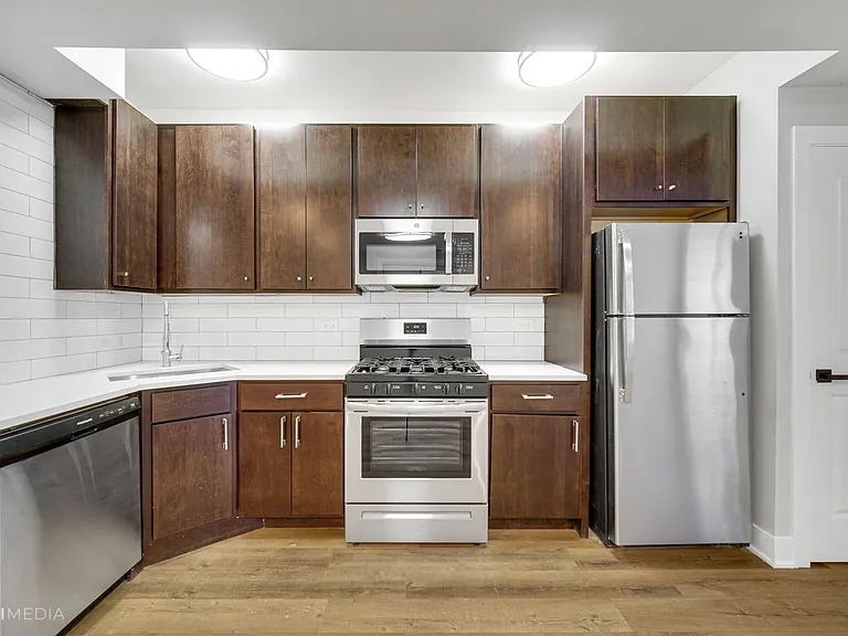 2735 W Polk St — Photo 9