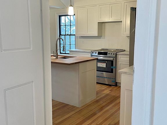 4th image of 11 John St Floor 2