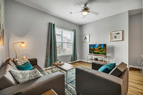 The Quarters Nueces House (Student Housing - Rent by the Bed) Photo 1