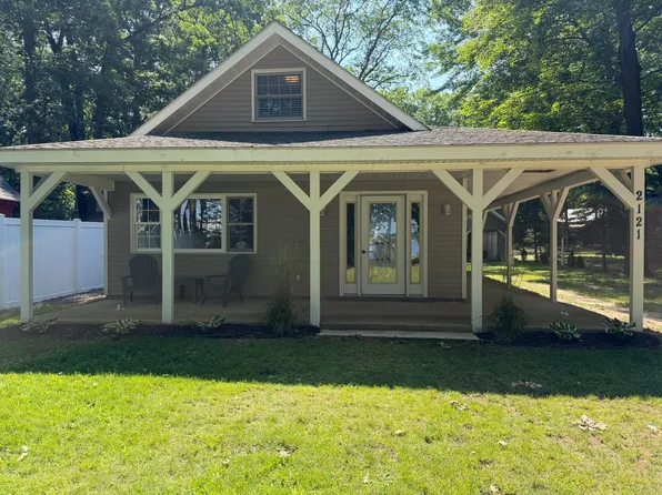 2121 Wolf Lake Dr, Baldwin, MI 49304